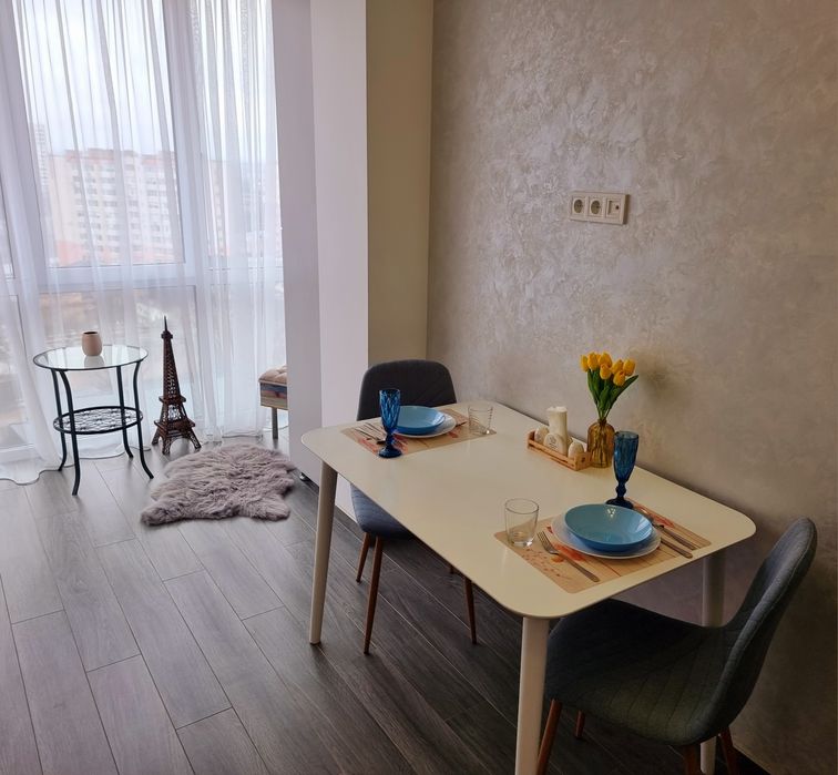 Люкс! Яровиця! Паркомісце!Центр!погодинно 650 та подобово