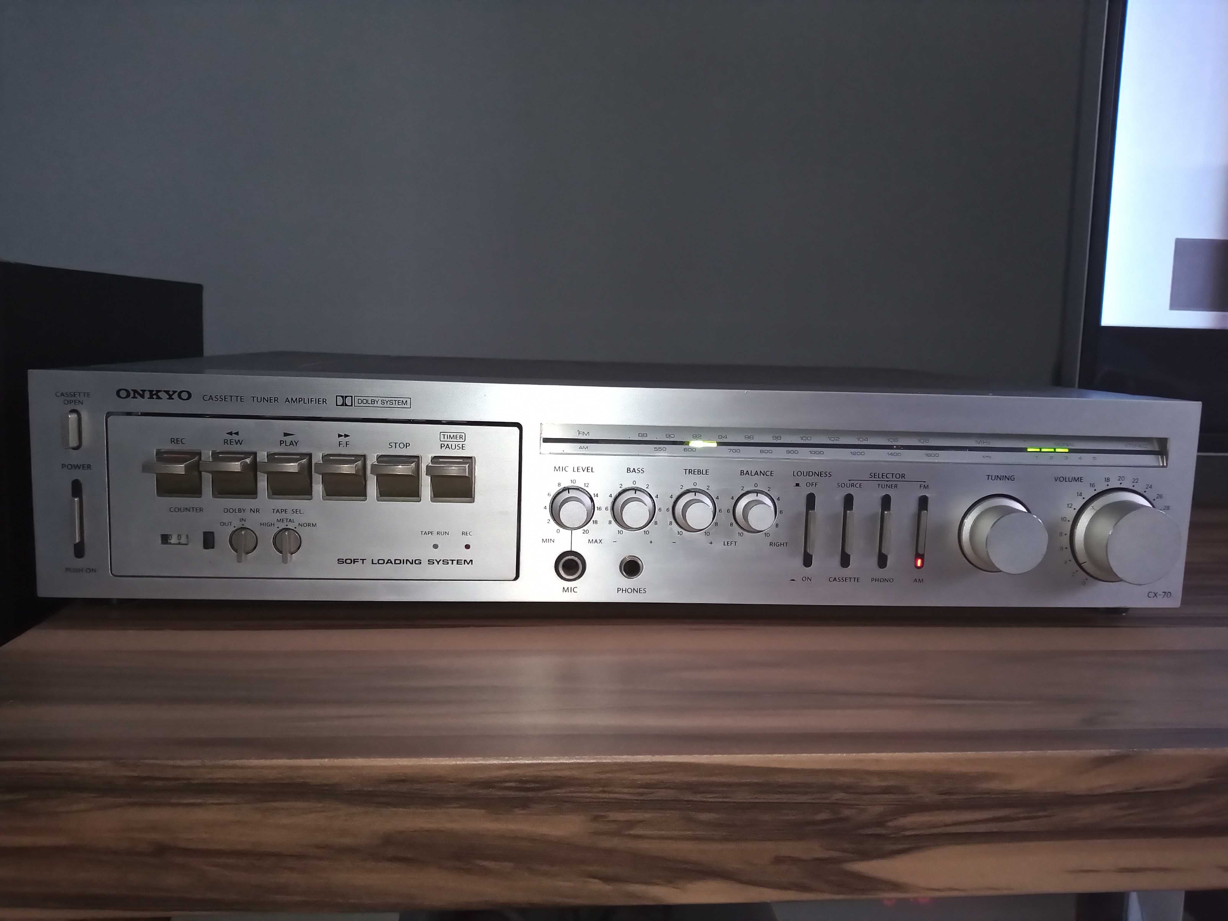 Amplituner stereo Onkyo