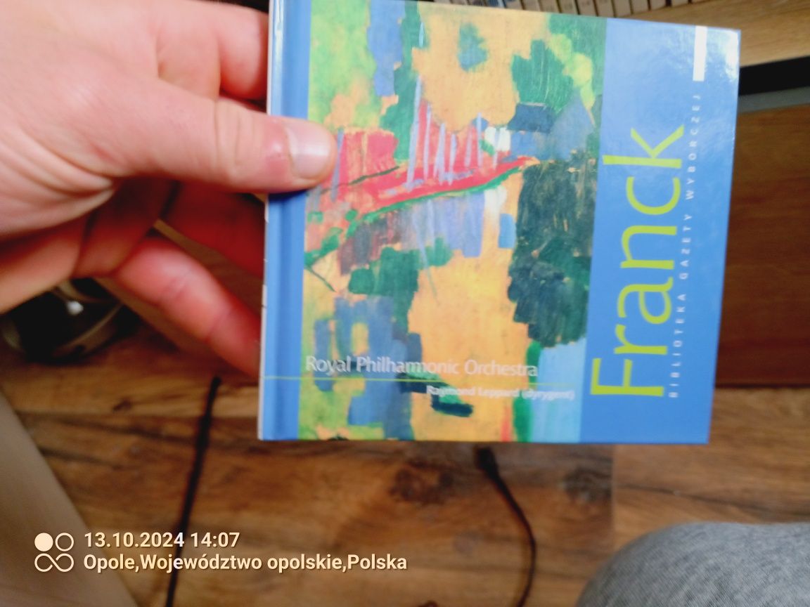 Karton książek i zbiory płyt CD