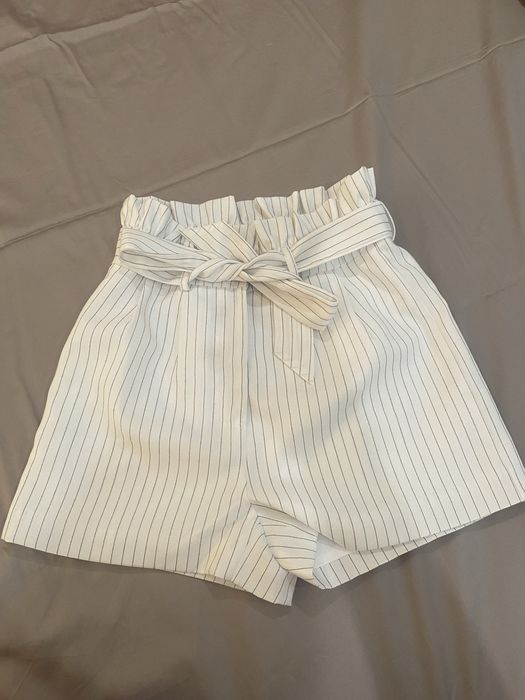 Білі шорти Glamorous