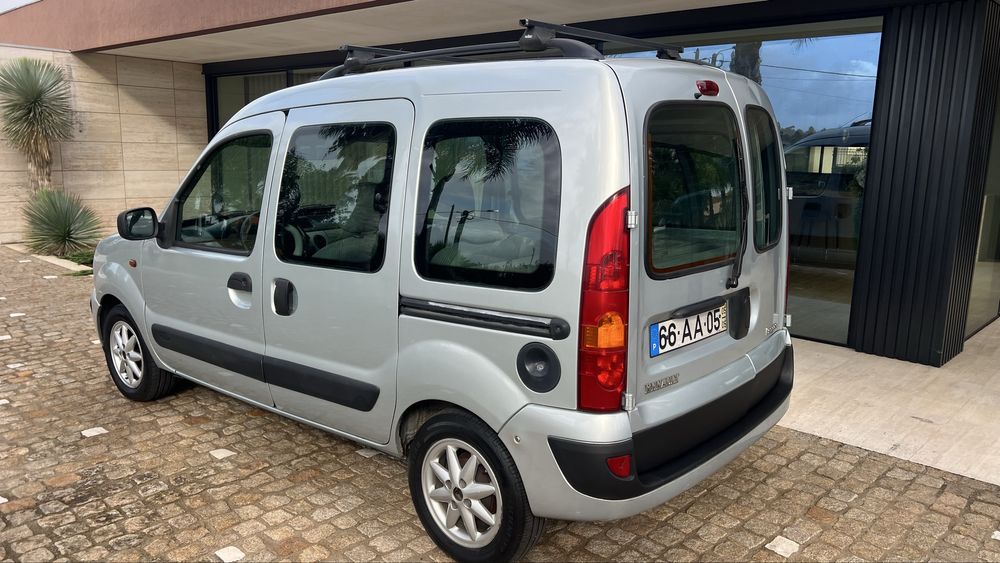 Renault kangoo 5 lugares  trato financiamento