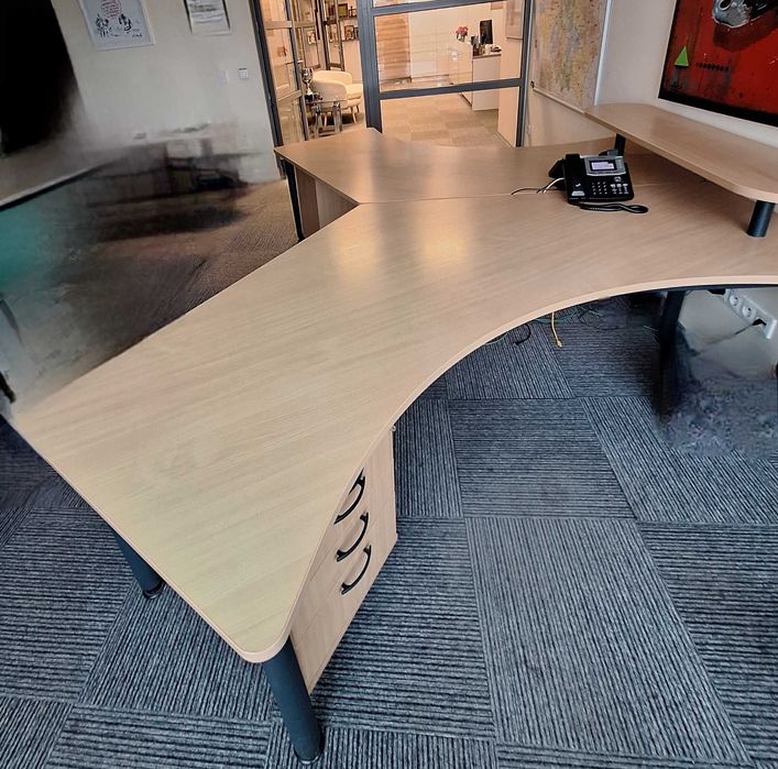 Nowoczesne biurka biurowe