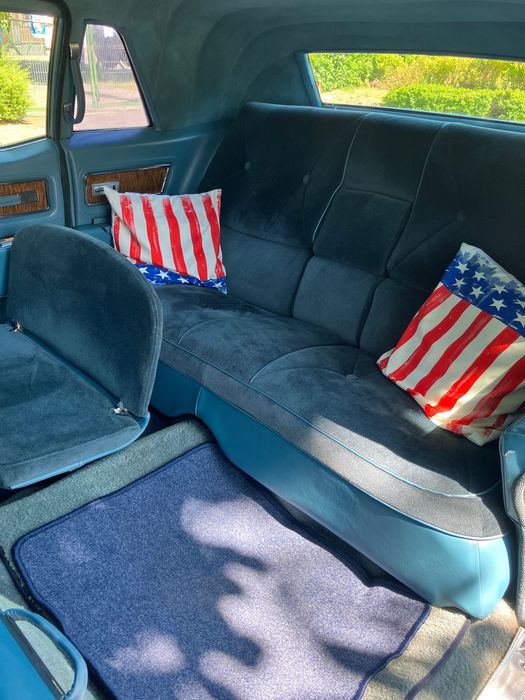 Cadillac Fleetwood 75 (1970) – 9 os., 7.7 V8, automat