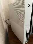 Xbox One S + 2 pady 500 GB