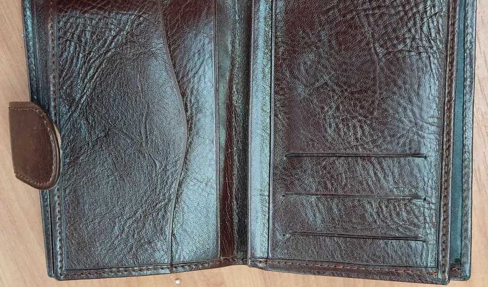 Carteira em pele