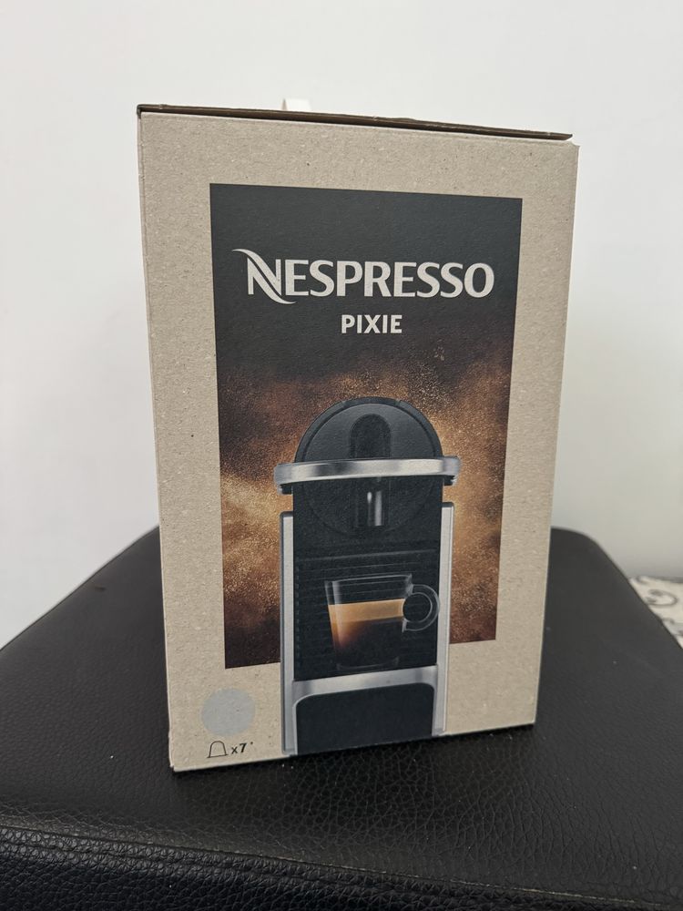 Maquina de Café Nespresso Pixie