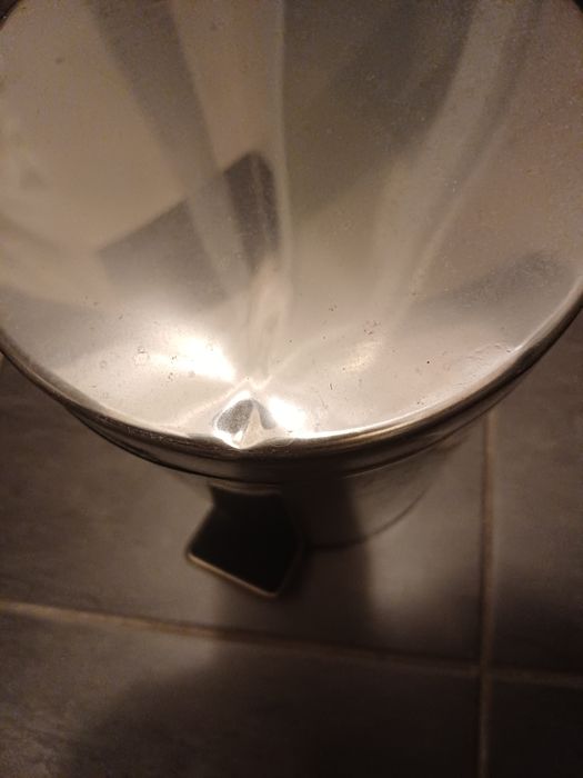 Mały kosz na smieci metalowy
