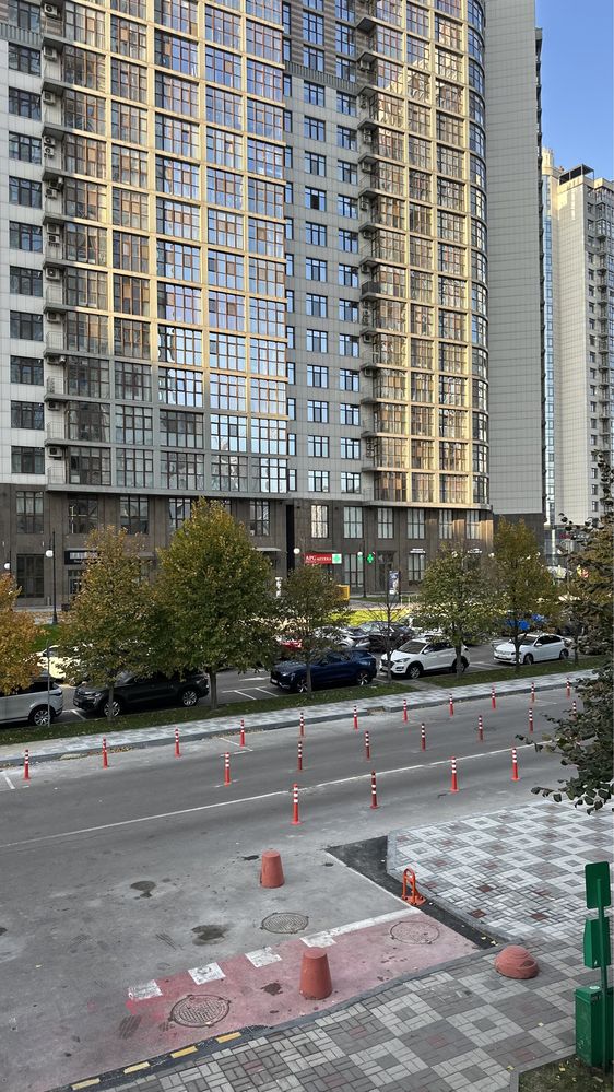 Центр фасад комерційне приміщення на вїзді в жк Новопечерські Липки