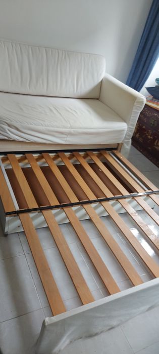 Sofa-cama casal com capa branca