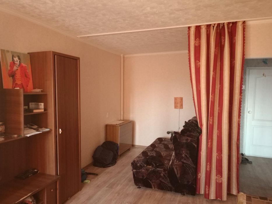 Світла 1‑кімнатна квартира 40 м², Дніпро, вікна на Образцовський ринок