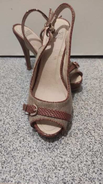 Sandália de salto alto tam.36