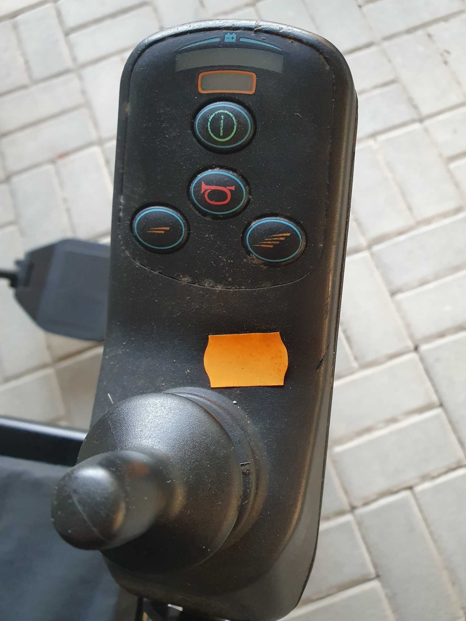Wózek inwalidzki elektryczny  Otto Bock A200 siedzisko 44 cm -3