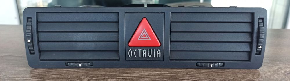 Kratka Nawiewu Środkowa Skoda Octavia I 1U0820951