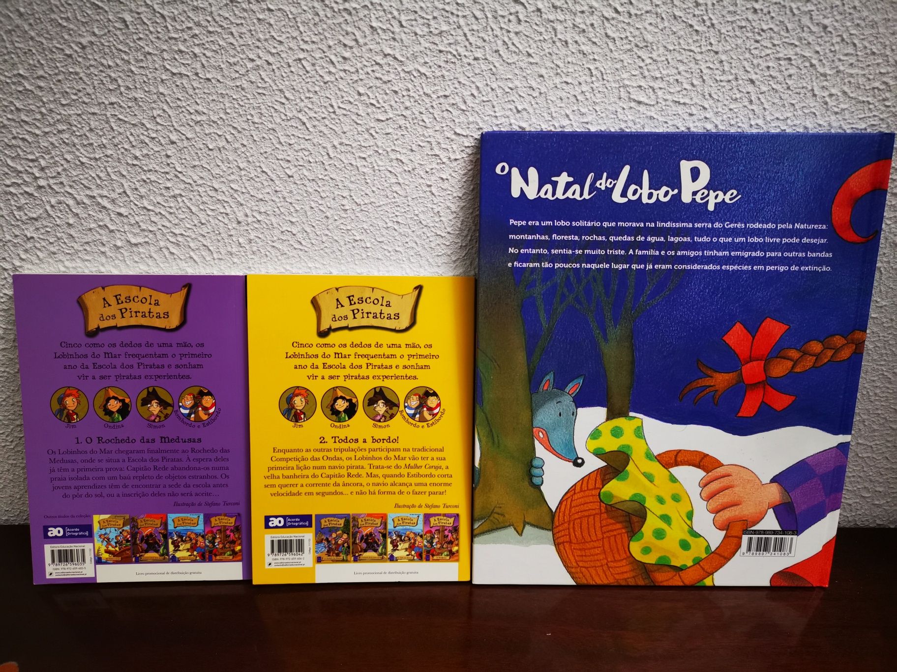 3 Livros Infantis - A Escola dos Piratas /  Natal Lobo Pepe