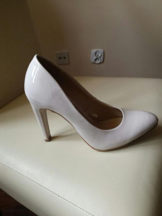 Szpilki jeny fairy beżowe lakierowane rozmiar 36