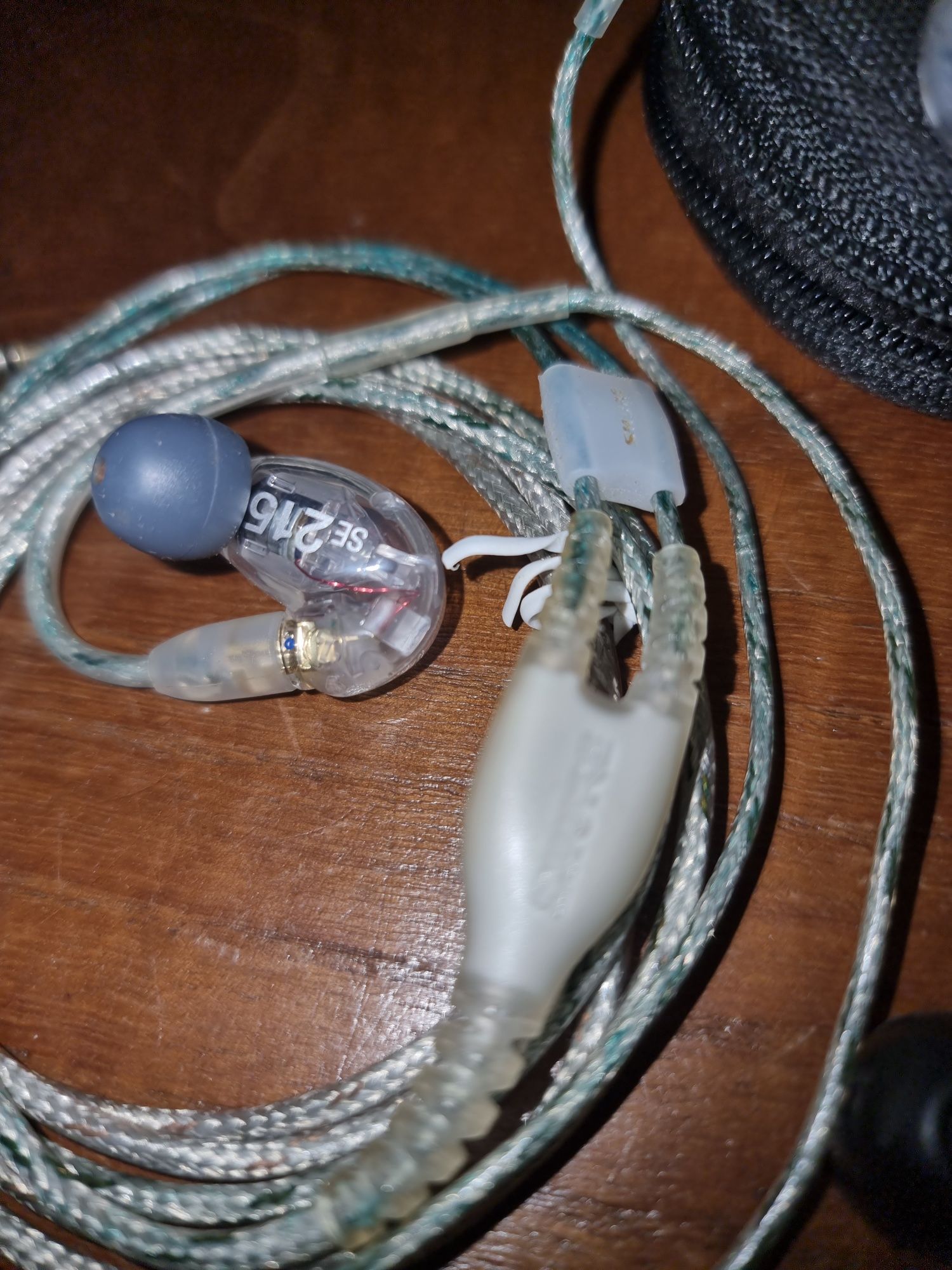 Shure se215 com pouco uso