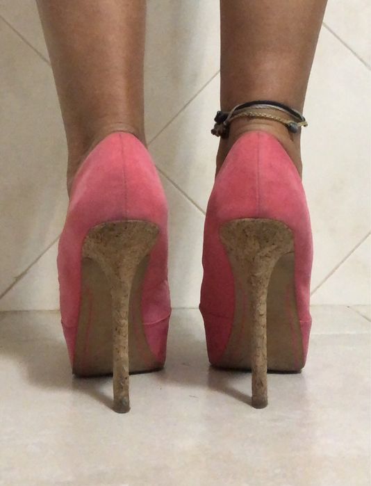 Sapato salto alto Bershka nr 38, coral, salto e sola de cortiça
