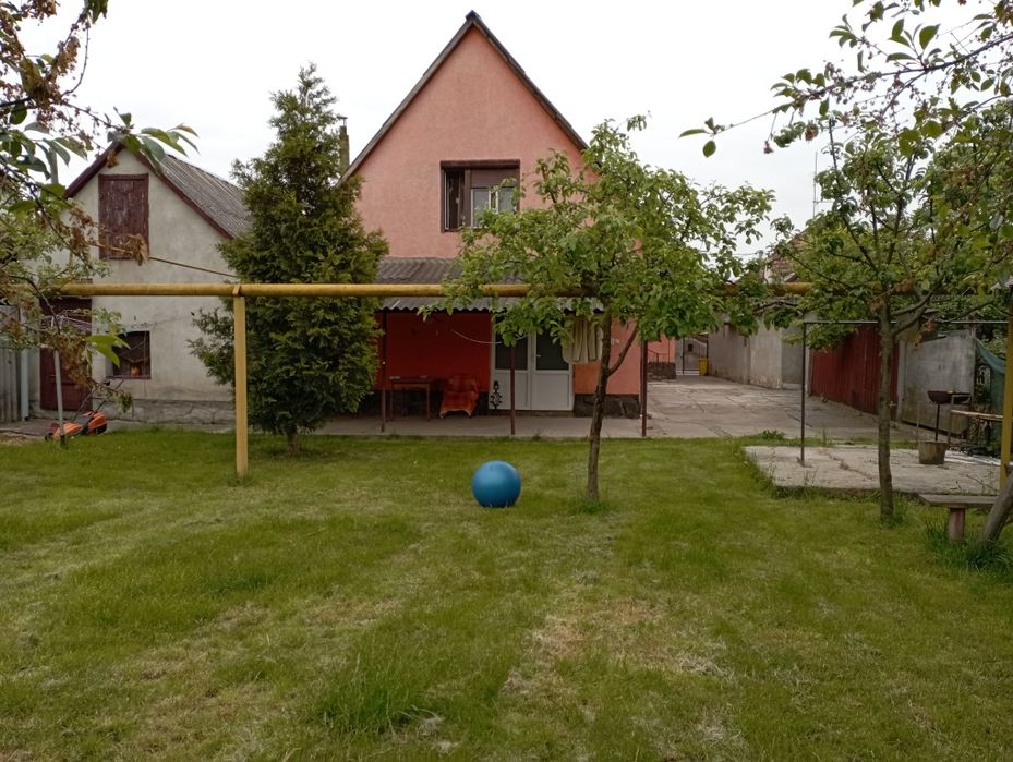 Будинковолодіння: комерція + житло 210 м2 Берегово Бако Габора 109