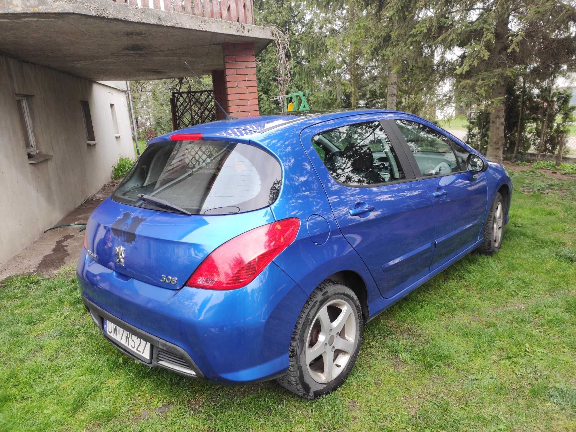 Niebieski Peugeot 308