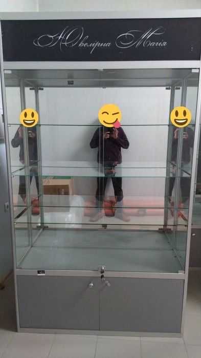 Меблі в магазин/ вітрини/прилавки/стелажі, скляна вітрина