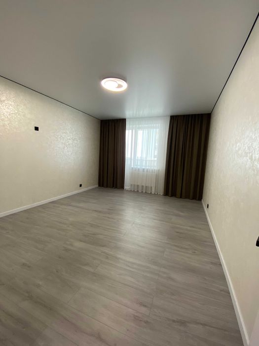 Двокімнатна квартира на Озерній, велика площа 80м.кв.