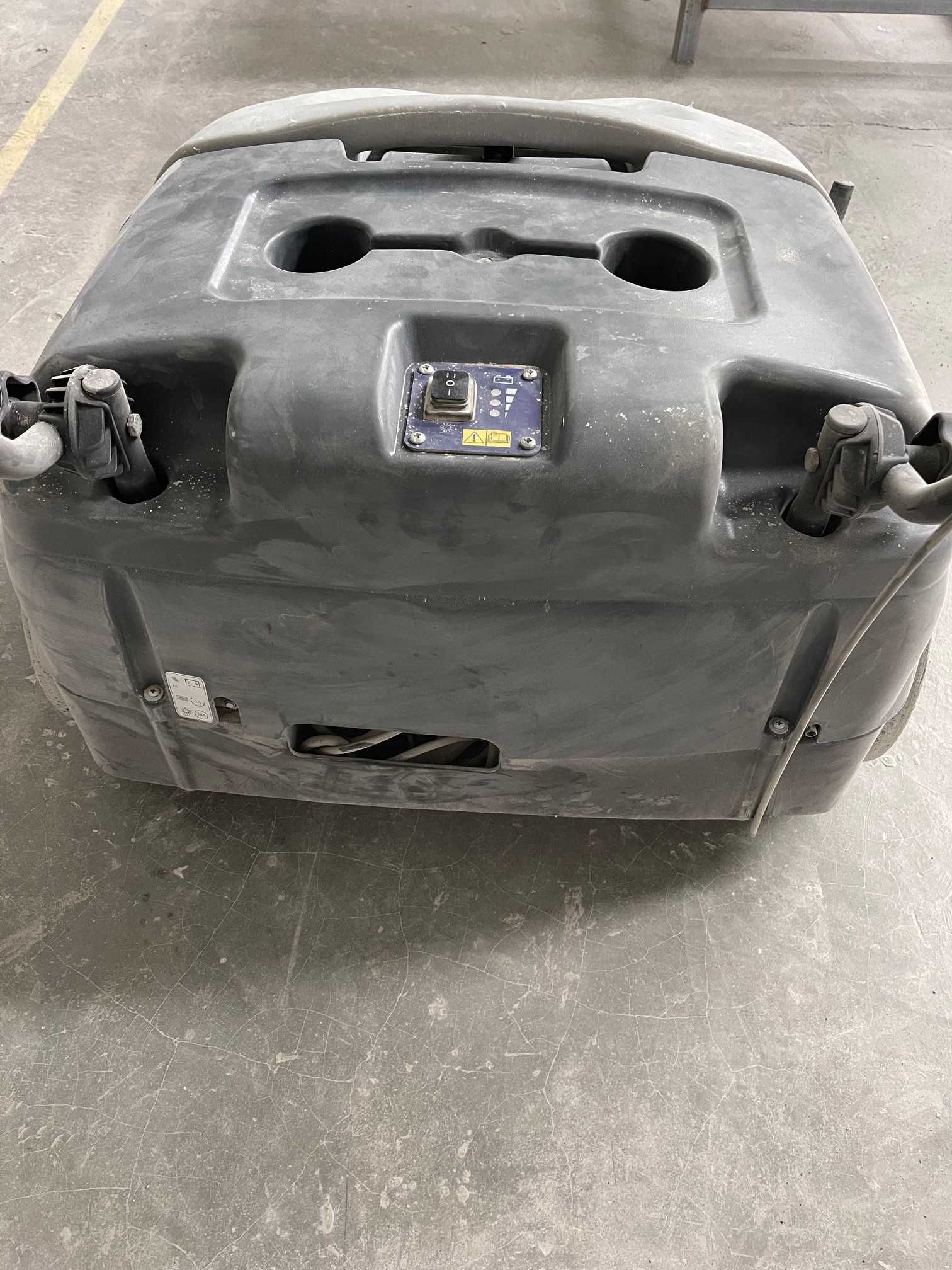 Aspirador NILFISK SW750 - C/Tração