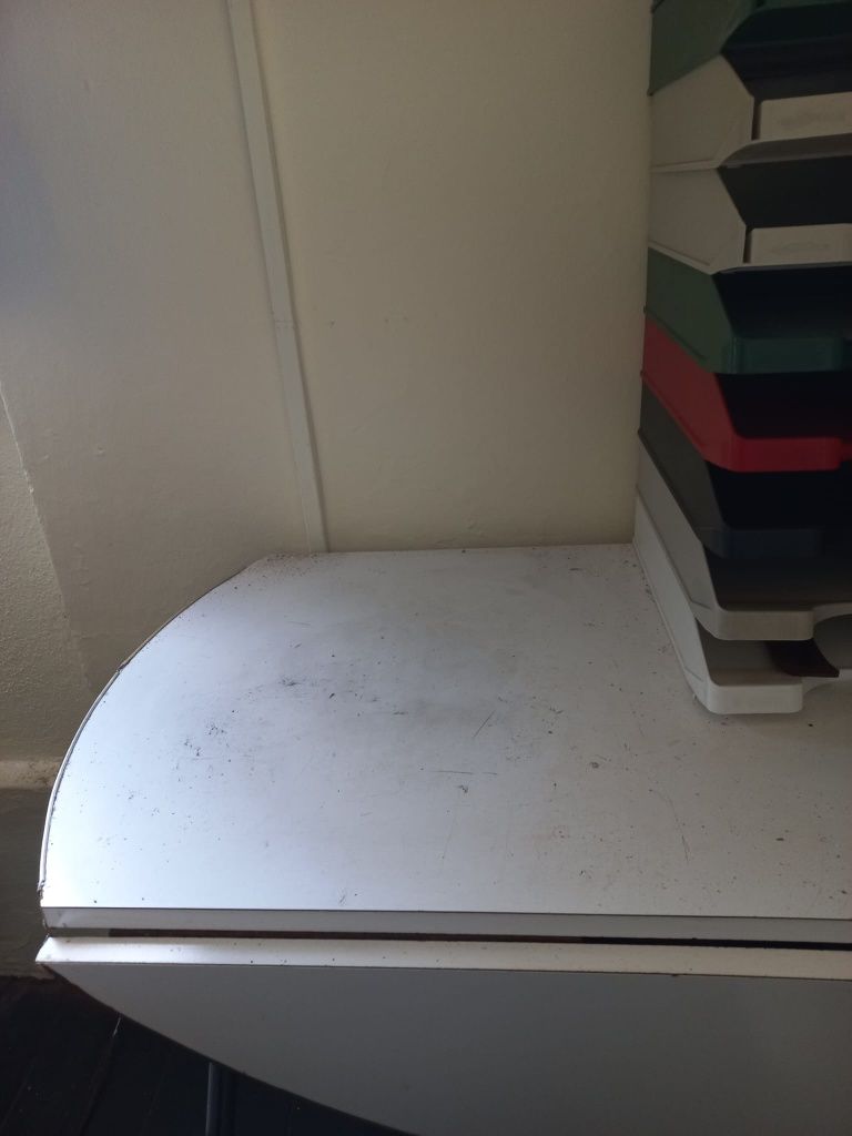 Mesa de cozinha redonda com duas abas