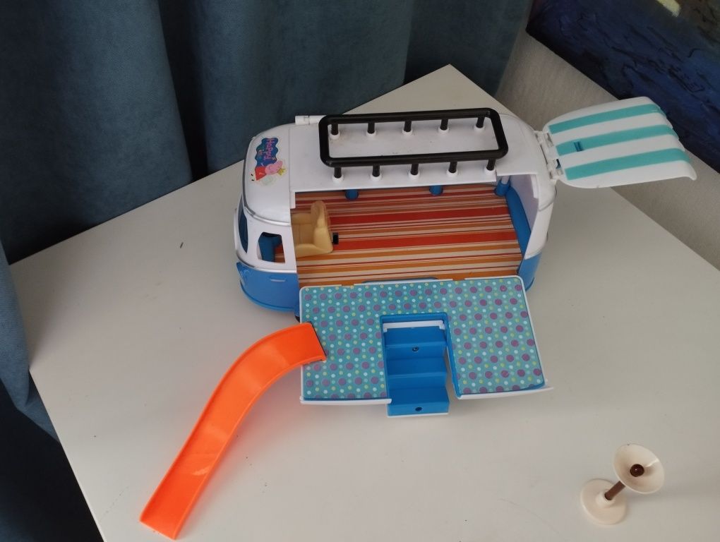 Детский игровой набор Кемпинг с резиновой лодкой и каруселью.