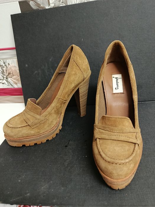 Sapatos de salto - Stradivarius - 37 - Camurça