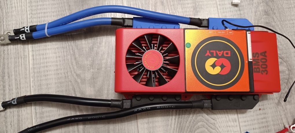 Плата Smart BMS Daly 16S 48 вольт 300А для LiFePO4 аккумуляторов.