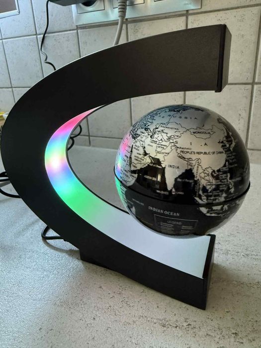 Globus podświetlany lewitujący