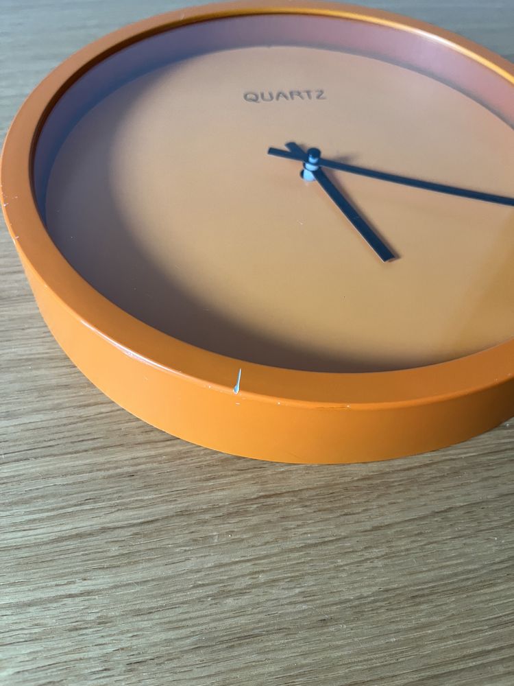 Minimalistyczny zegar na ścianę - Pomarańczowy