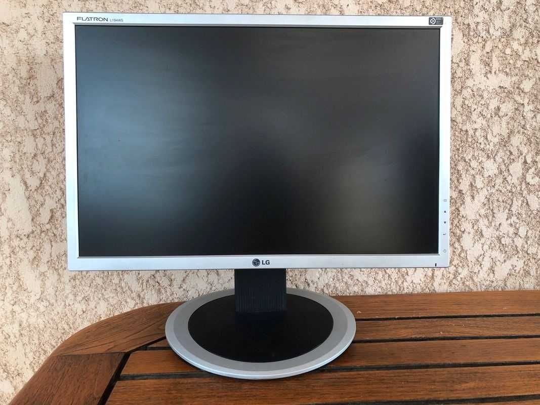 monitor LCD LG 19 cali