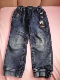 Spodnie długie jeansowe jeans 98/104 chłopięce gumka Happy House