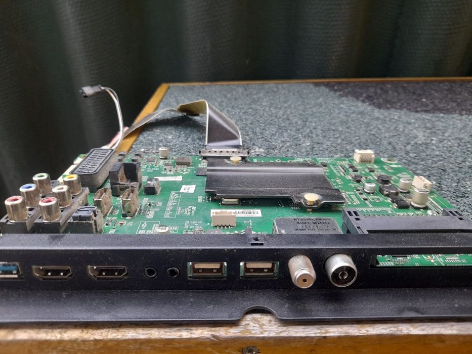 Sprzedam części do telewizora Hisense