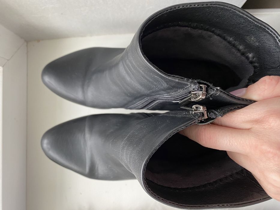 Сапожки женские  ботильоны на среднем каблуке 2 пары