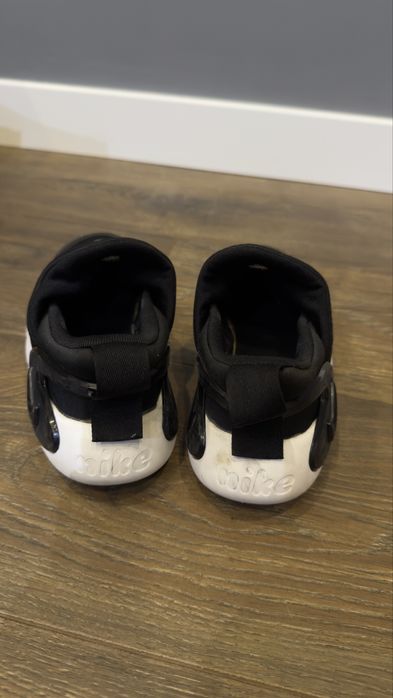 Кросівки nike чорні без шнуровки