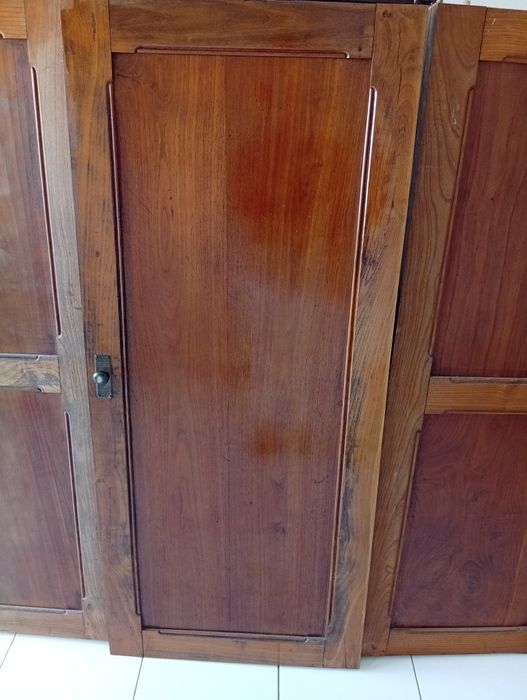 Guarda Roupa em nogueira maciça