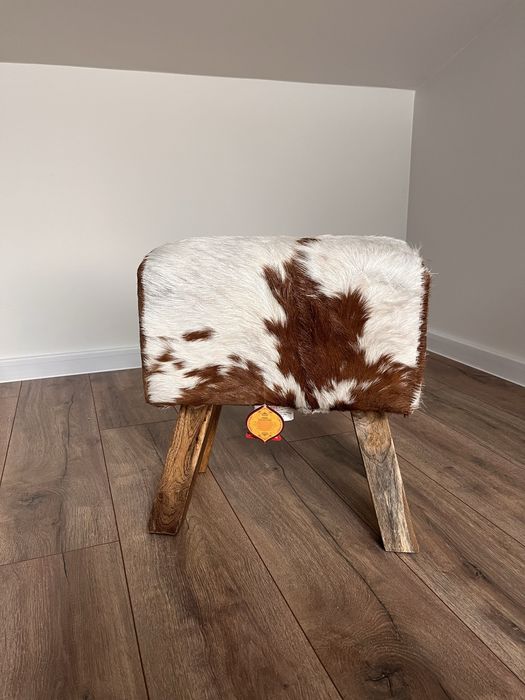 Ryczka koziolek krzeselko na drewnianych nogach koziolek