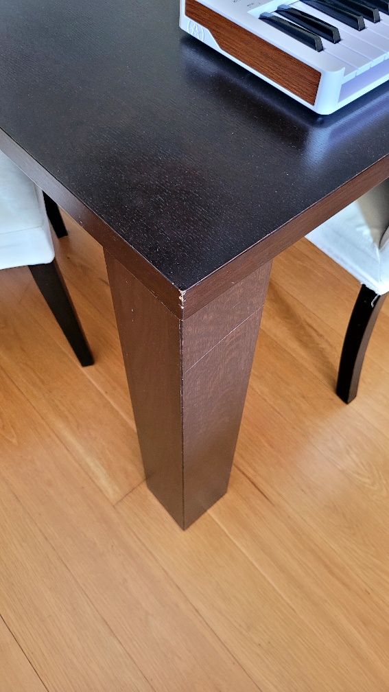 Vendo mesa e cadeirdas Bo Concept
