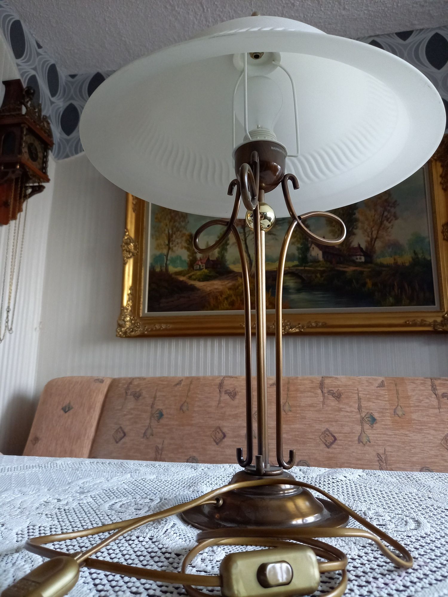 Bardzo stara lampa stołowa