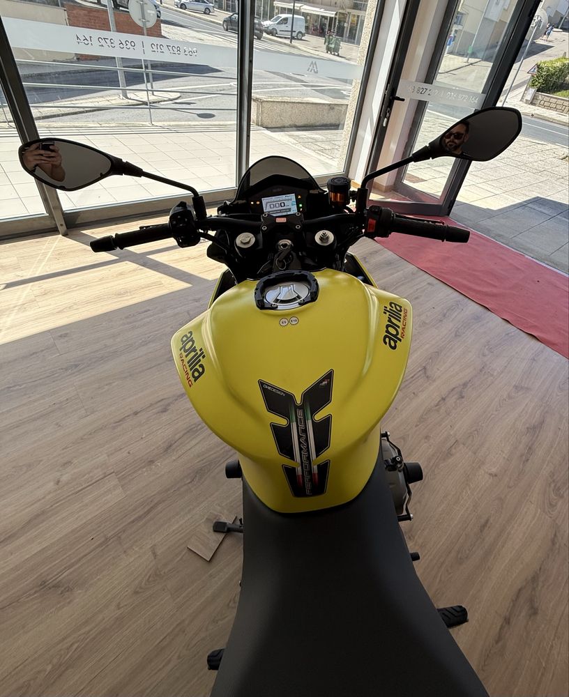Aprilia Tuono 660 de 2023 com 2500km