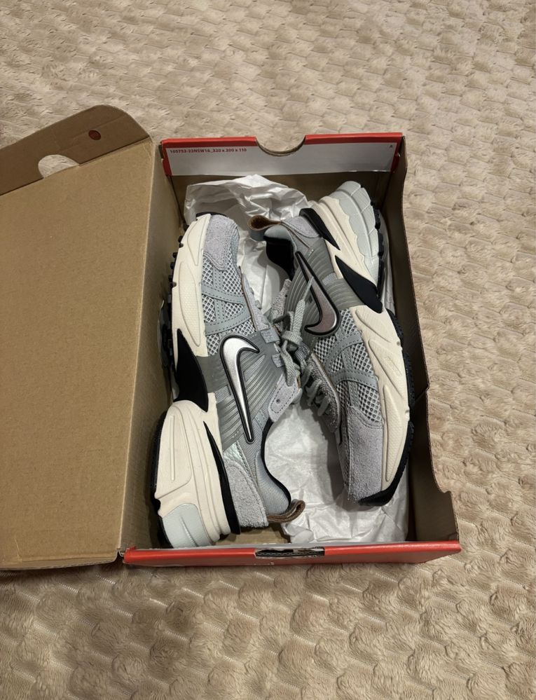 Женские Nike V2K Run Новые  Оригинал