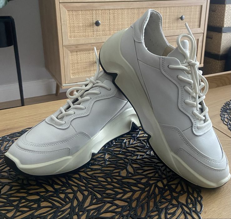 Sneakersy ECCO w bardzo dobrym stanie.