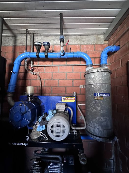 Hala udojowa 2x8 DeLaval / Alfa Laval Bogato wyposażona MP400 x MM25