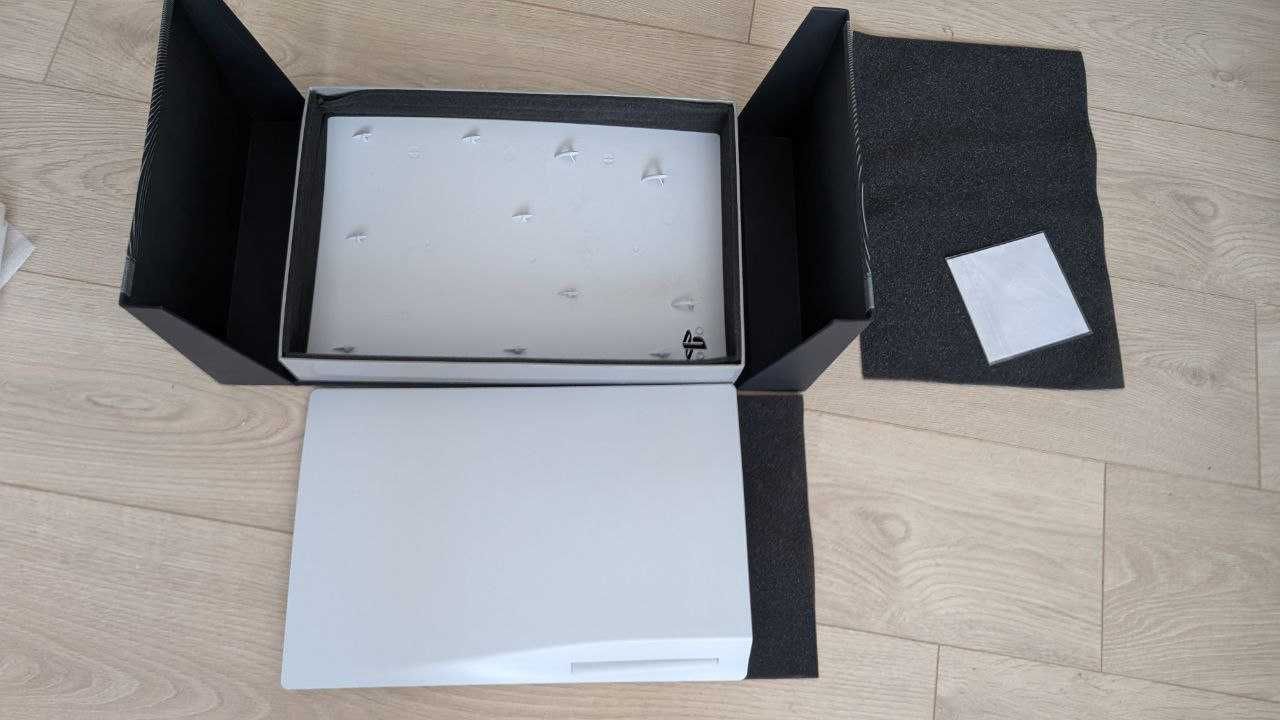 Sony Playstation 5 825GB + Dbrand панелі