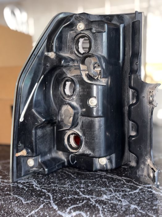 Задний фонарь mitsubishi pajero wagon 4