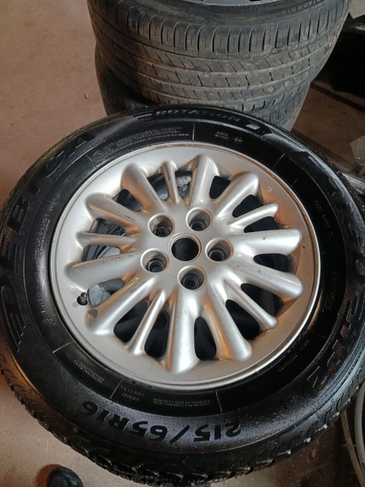 Sprzedam opony i felgi.