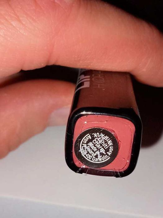 Avon nawilżająca szminka w płynie Tahiti Charm moisturizing lipstick
