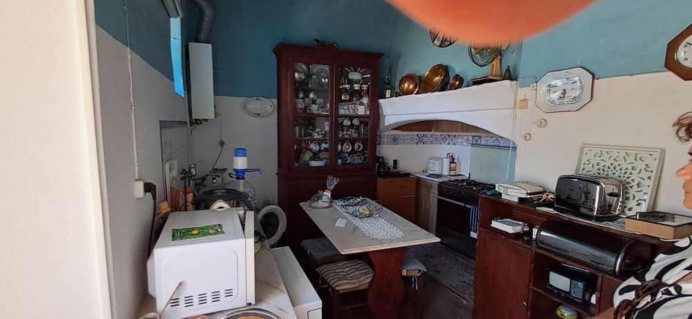 Casa habitável em Alvito com duas propriedades rústicas